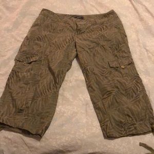 Express camo capris